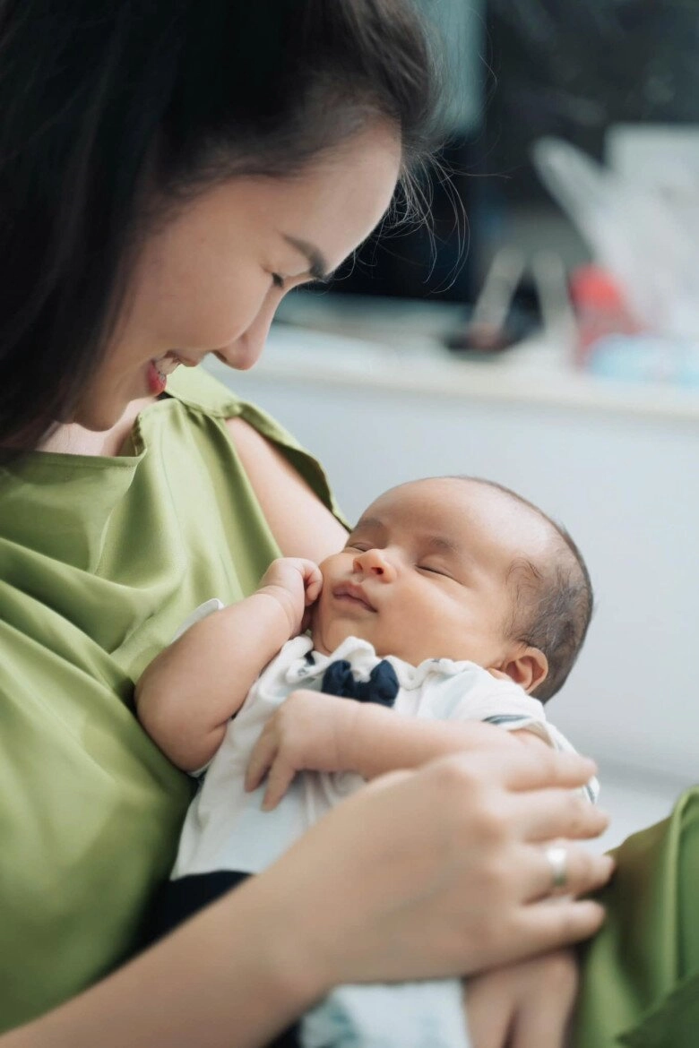 Con trai lai ấn của võ hạ trâm cạo trọc đầu ngoại hình giống hệt ông ngoại đã xuất gia - 8