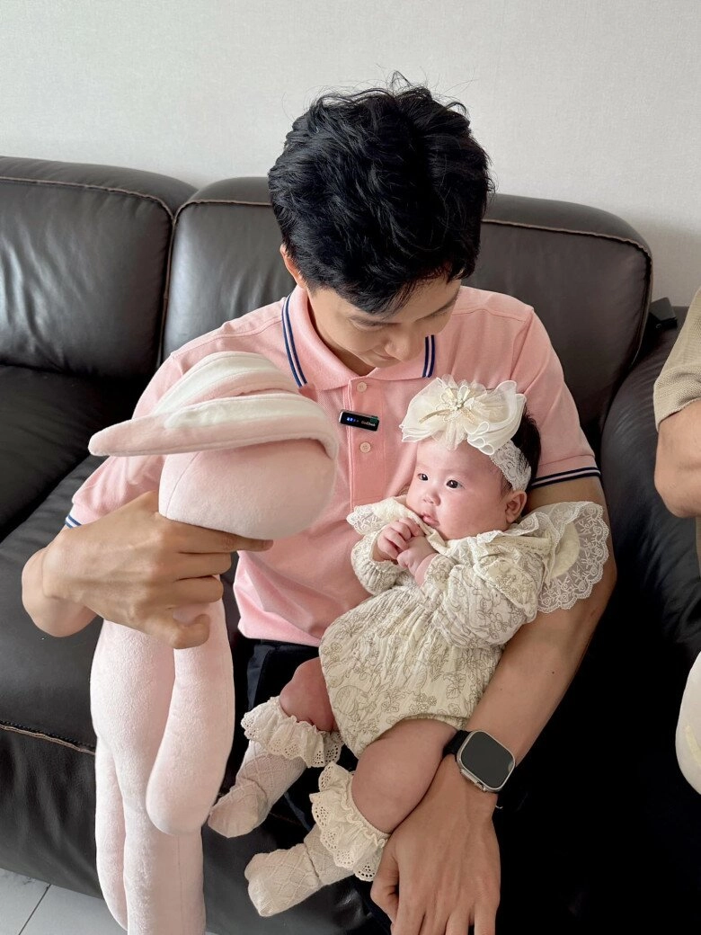 Con trai lai hàn của sam nửa tuổi đã trổ nét oppa nở nụ cười cá heo khiến nhiều người đắm đuối - 3