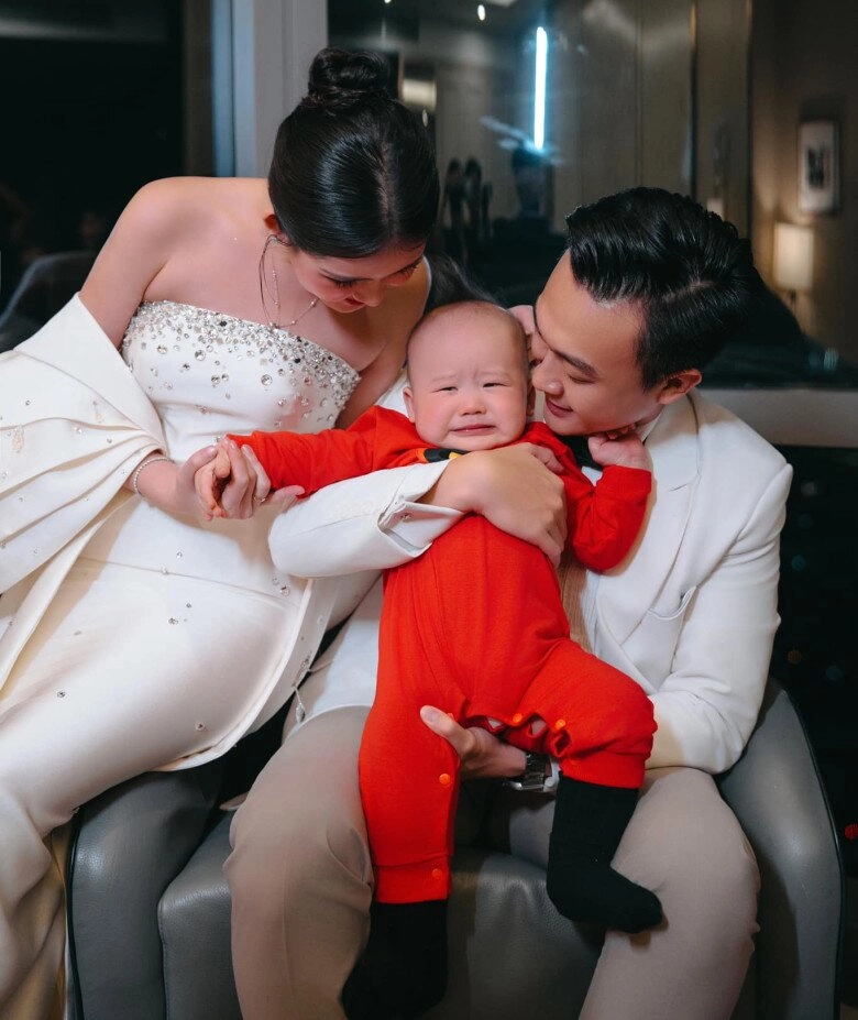 Con trai lê âu ngân anh 1 tuổi đã làm chủ tịch dự họp công ty ngoại hình tuấn tú hay cười cực đốn tim - 7
