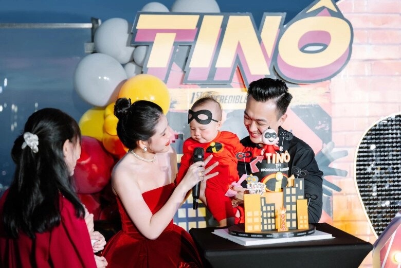 Con trai lê âu ngân anh 1 tuổi đã làm chủ tịch dự họp công ty ngoại hình tuấn tú hay cười cực đốn tim - 8