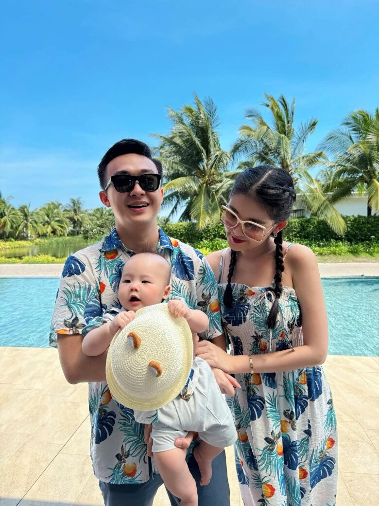 Con trai lê âu ngân anh 1 tuổi đã làm chủ tịch dự họp công ty ngoại hình tuấn tú hay cười cực đốn tim - 12