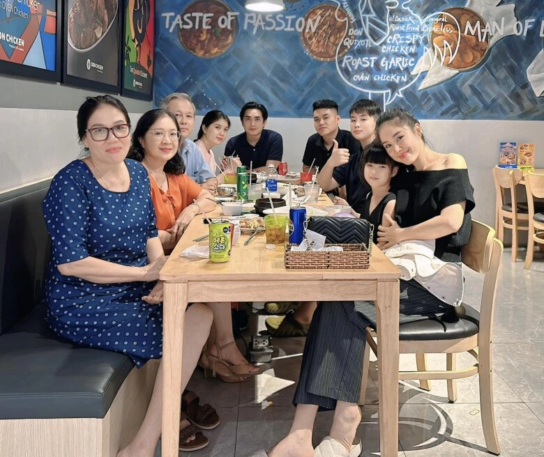 Con trai lê phương mừng sinh nhật 12 tuổi đúng ngày 29 ngoại hình điển trai ngày càng giống bố quách ngọc ngoan - 8