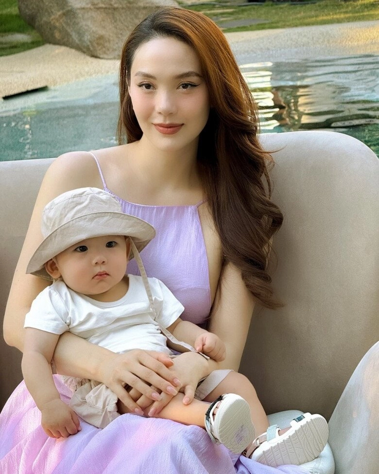 Con trai minh hằng chưa đón sinh nhật quà đã đầy nhà ngoại hình được nhận xét không giống ba khiến mẹ bối rối - 8