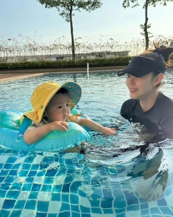 Con trai minh hằng chưa đón sinh nhật quà đã đầy nhà ngoại hình được nhận xét không giống ba khiến mẹ bối rối - 9