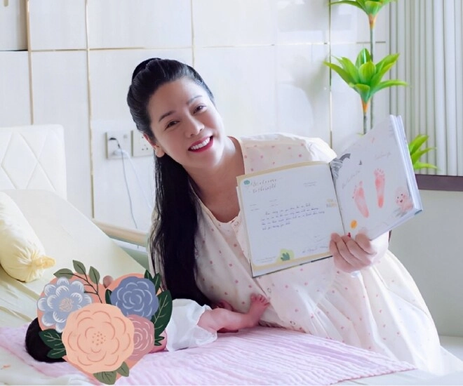 Con trai nhật kim anh đi từ cần thơ lên tp hcm thăm mẹ nhìn thấy em gái liền hôn nhẹ trông cực yêu - 1