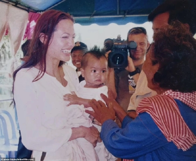 Con trai nuôi được angelina jolie giao trọn tài sản trị giá 2600 tỷ đồng là ai - 1