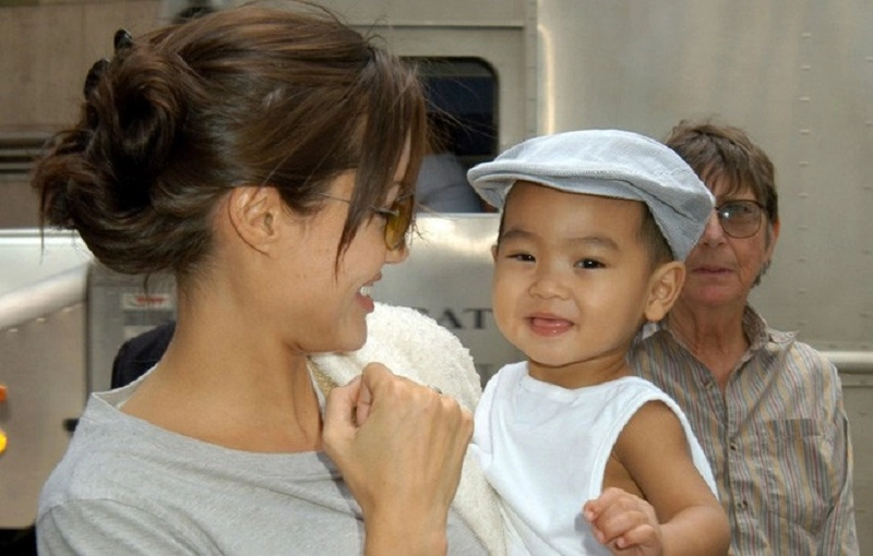 Con trai nuôi được angelina jolie giao trọn tài sản trị giá 2600 tỷ đồng là ai - 2