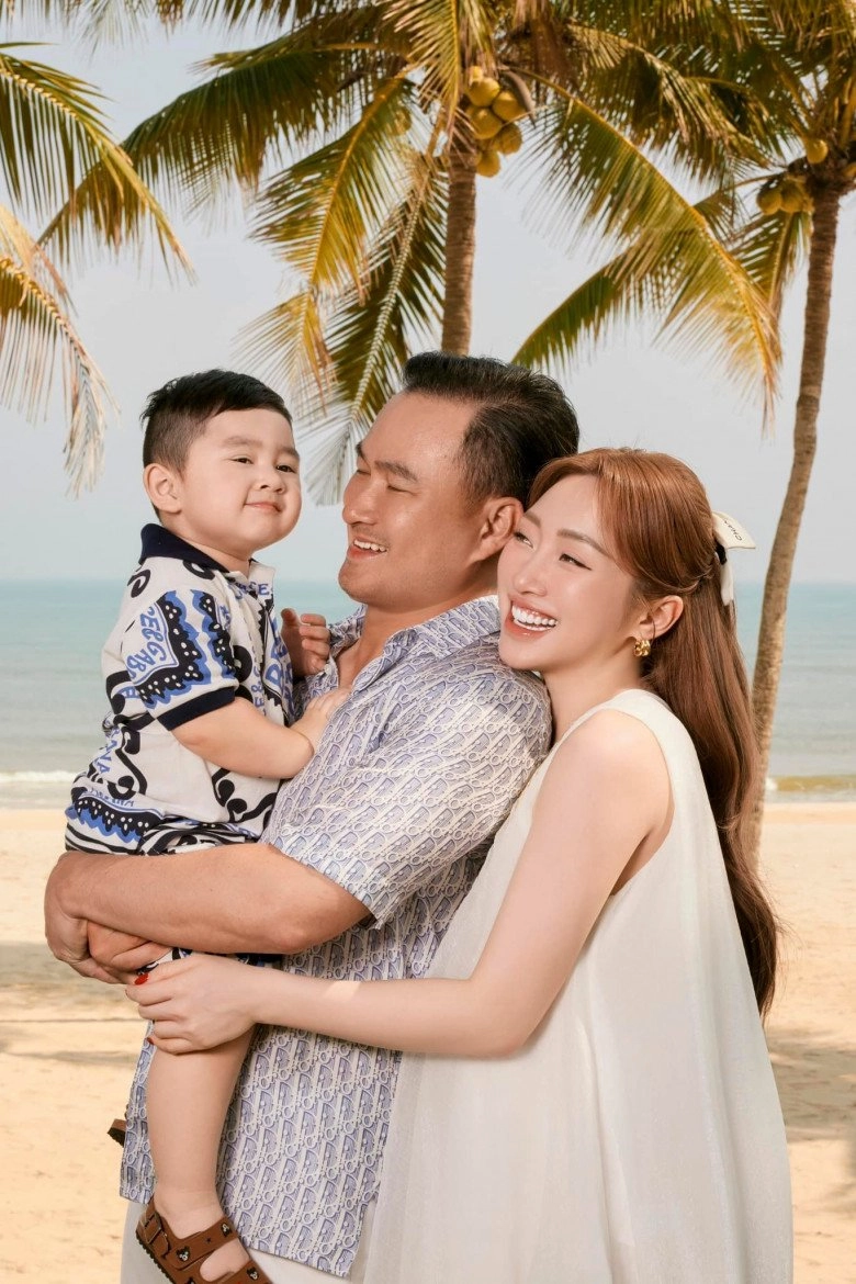 Con trai riêng của chi bảo đỗ thạc sĩ trường top đầu thế giới tại anh ngoại hình điển trai hưởng trọn từ bố - 11