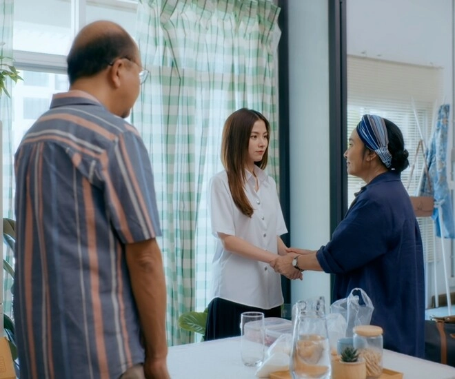 Con trai tôi đỗ đại học chị dâu giành trả tiền tiệc rồi nói một câu tôi đứng sững người giữa nhà hàng - 1