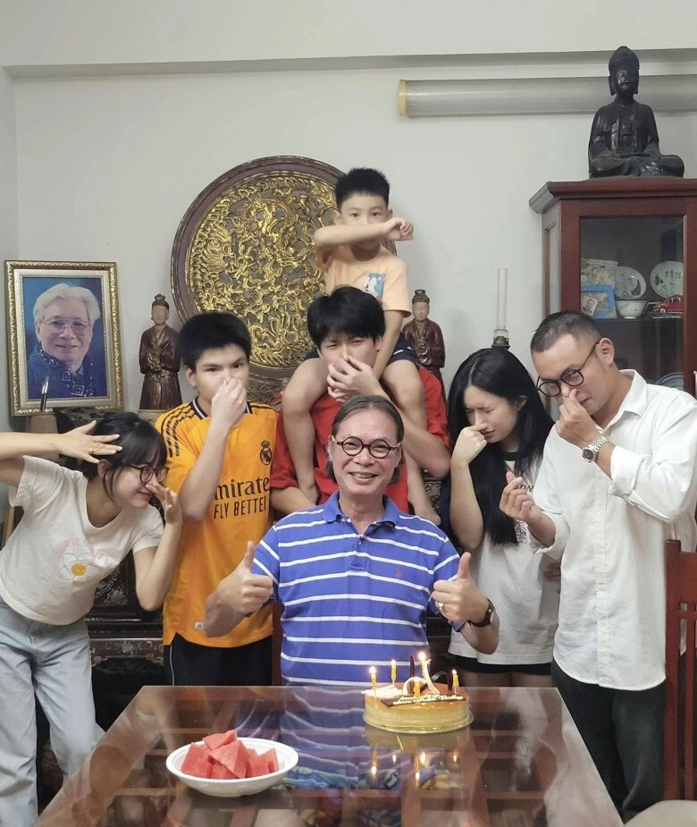Quý tử nsnd trần lực điển trai bất ngờ khác hẳn thời bố ơi mình đi đâu thế mc phan anh nhìn mà khen - 10