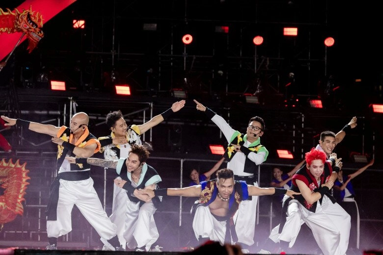 Concert anh trai vượt ngàn chông gai gặp kiếp nạn đến đêm cuối nsnd tự long cứu sân khấu dàn sao đội mưa diễn - 3
