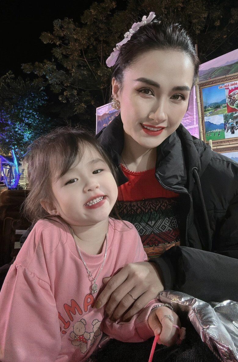 Công an xã hot nhất vtv có con với hotgirl dân tộc thái bé gái hưởng gen bố mẹ đẹp như búp bê - 4