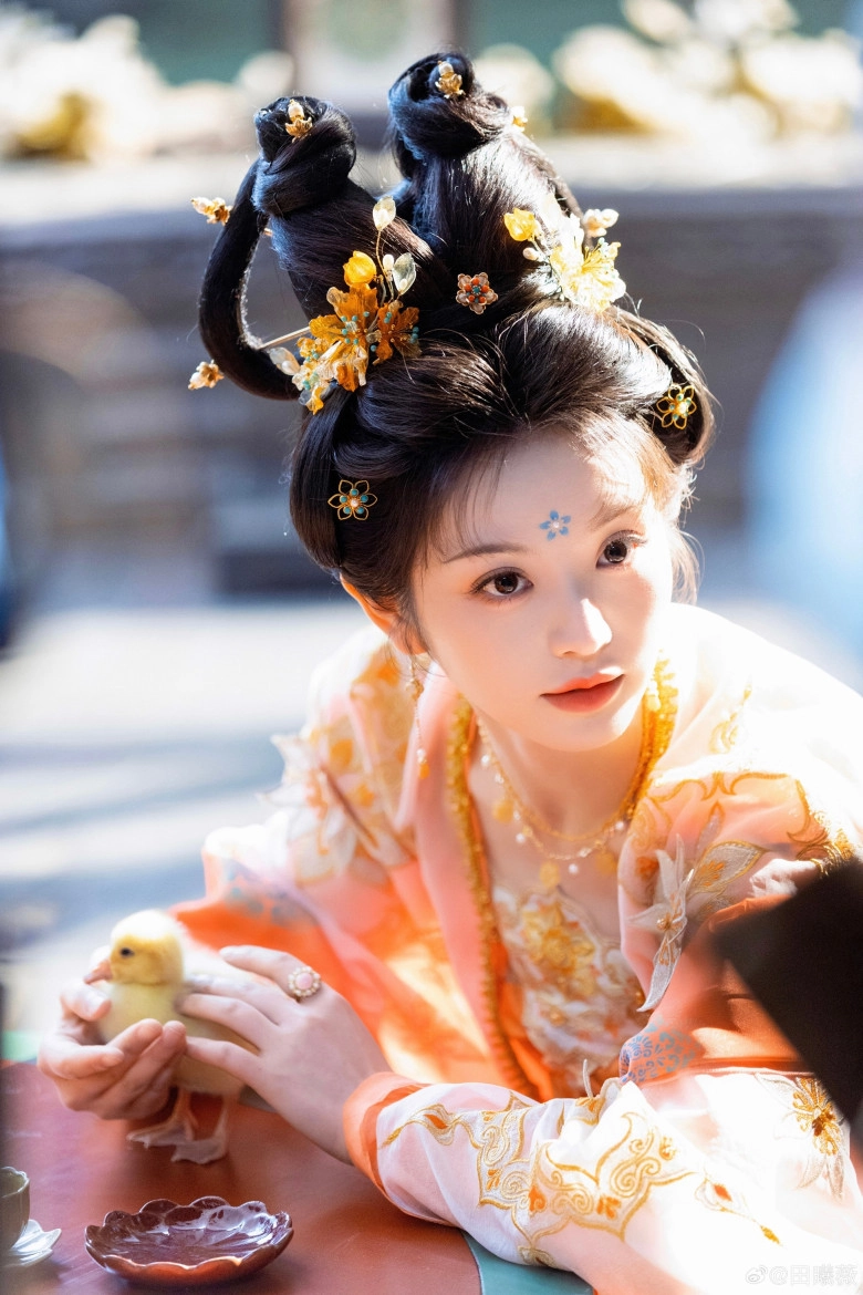 Công chúa đẹp nhất showbiz chỉ nhờ 3 thói quen nhỏ để có tóc dày tới mức đóng cổ trang không cần dùng tóc giả - 4