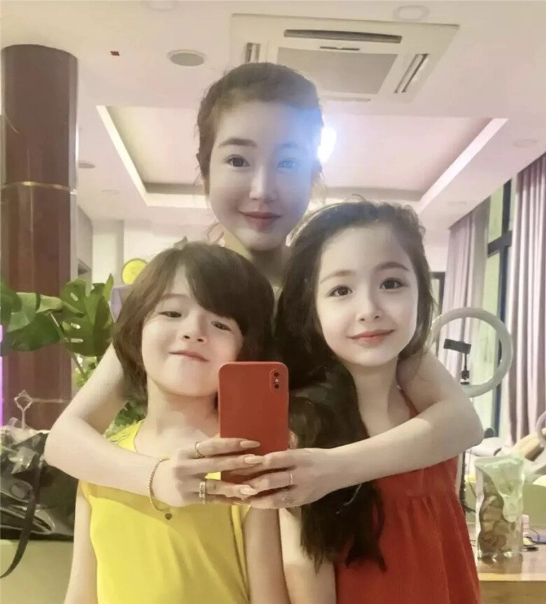 Cuộc sống trái ngược của 2 hot girl đời đầu lấy chồng ngoại quốc sam được cưng chiều elly trần giờ làm mẹ đơn thân - 3