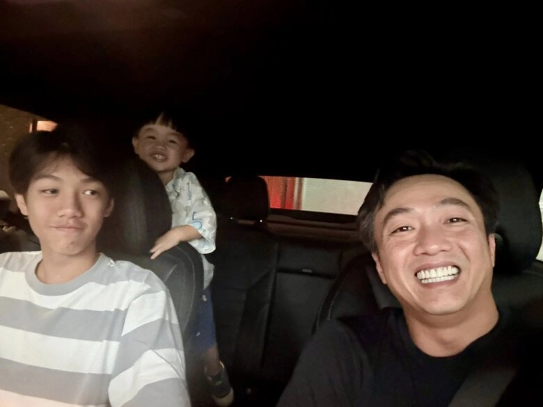 Cường đô la cầm tay dạy 2 con trai chơi môn thể thao quý tộc tự nhận bản thân thèm chiều cao của cậu cả subeo - 3