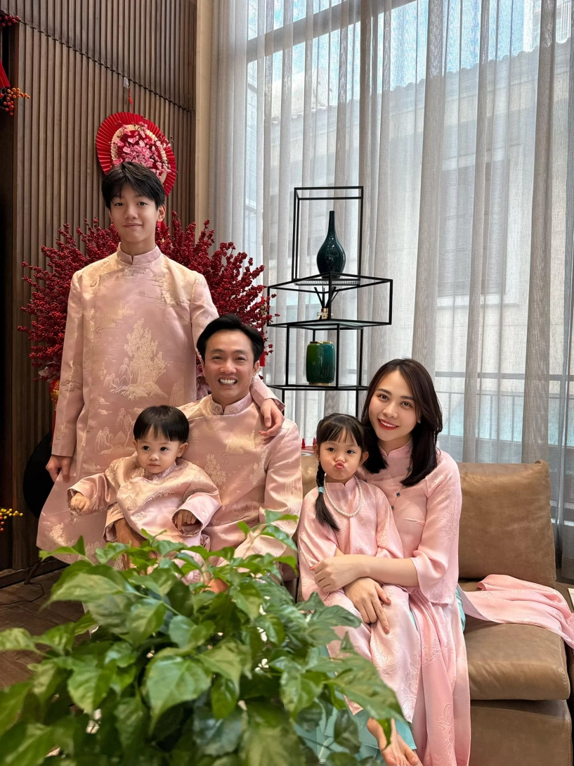 Cường đô la khoe ảnh chụp cùng mẹ ruột ngày mùng 4 tết mẹ đàm thu trang bình luận tình cảm - 4