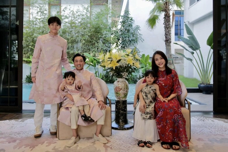 Cường đô la phản ứng lạ trước bình luận sắp có thêm em bé đàm thu trang đi giày bệt vẫn cao hơn chồng thấy rõ - 9