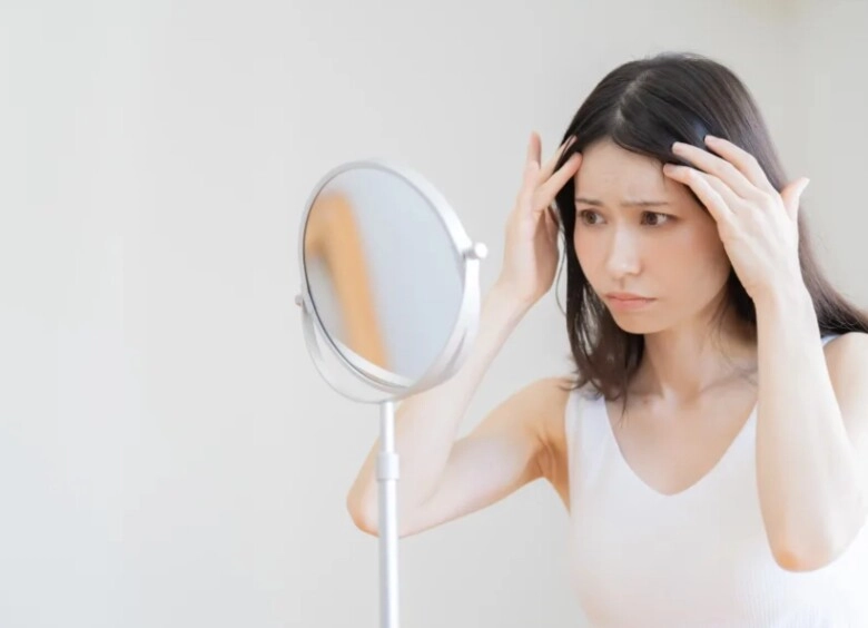 Da đầu lão hóa nhanh gấp 6 lần so với khuôn mặt chuyên gia chỉ ra 2 bước kiểm tra da đầu già hay chưa - 2