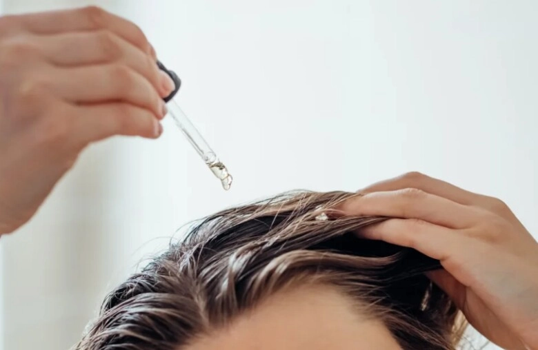 Da đầu lão hóa nhanh gấp 6 lần so với khuôn mặt chuyên gia chỉ ra 2 bước kiểm tra da đầu già hay chưa - 4