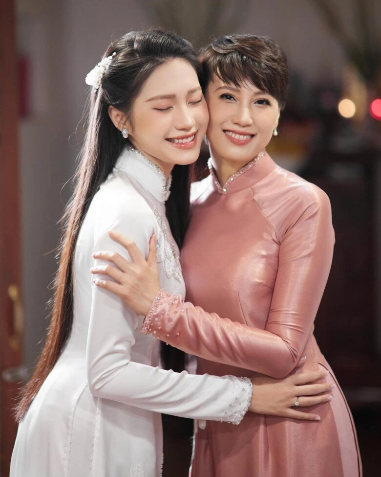 Đã làm bà ngoại mẹ hồ ngọc hà và mẹ doãn hải my vẫn có dáng thon nhờ tập môn chống lão hóa thần thánh - 1