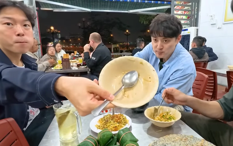 Đặc sản huế chỉ 10000 đồngsuất khách hàn khen ngon ăn không bỏ sót hạt nào - 4