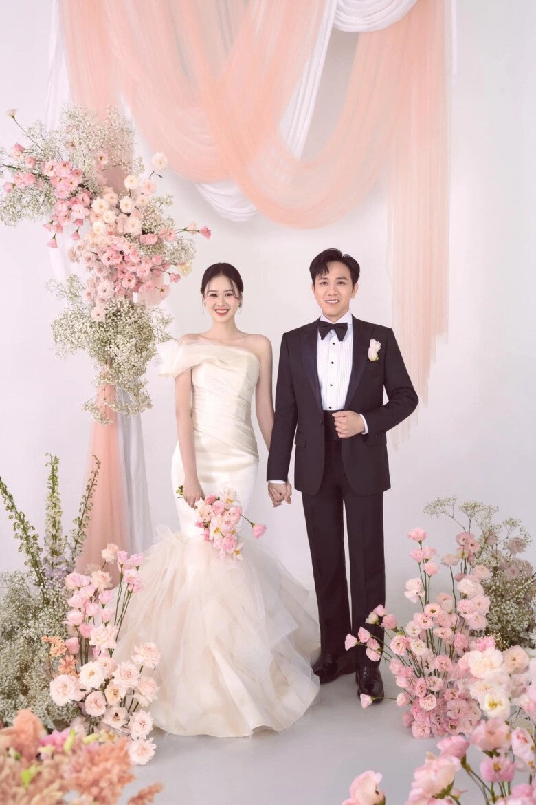 Đám cưới anh đức - quỳnh anh cô dâu diện váy cưới kết 1000 viên pha lê người rao bán chú rể rơi nước mắt - 23