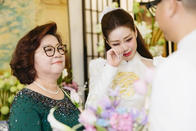 Đám cưới khánh vân và chồng hơn 17 tuổi cô dâu diện trang sức 1 tỷ chú rể bị bệnh nghề nghiệp ngay trong ngày vui - 16