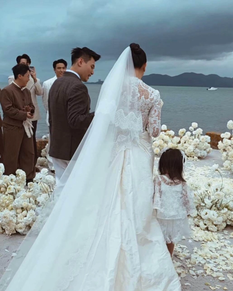 Đám cưới salim - doanh nhân hải long con gái pam iu ơi được mẹ dắt tay vào lễ đường đầu đội nhẫn cưng xỉu - 4