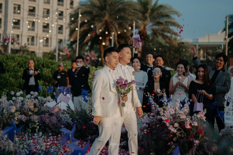Đám cưới thanh đoàn - hà trí quang ở tphcm ba mẹ 2 bên lên sân khấu hát mừng một nửa showbiz việt tham dự - 12