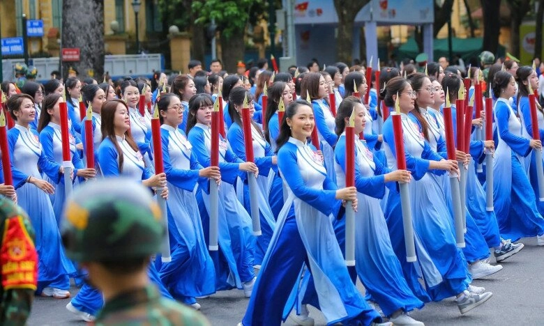 Dàn btv vtv tham gia diễu hành a80 người từng không được lên dẫn vì quá xấu người thi đỗ 2 trường đại học - 8