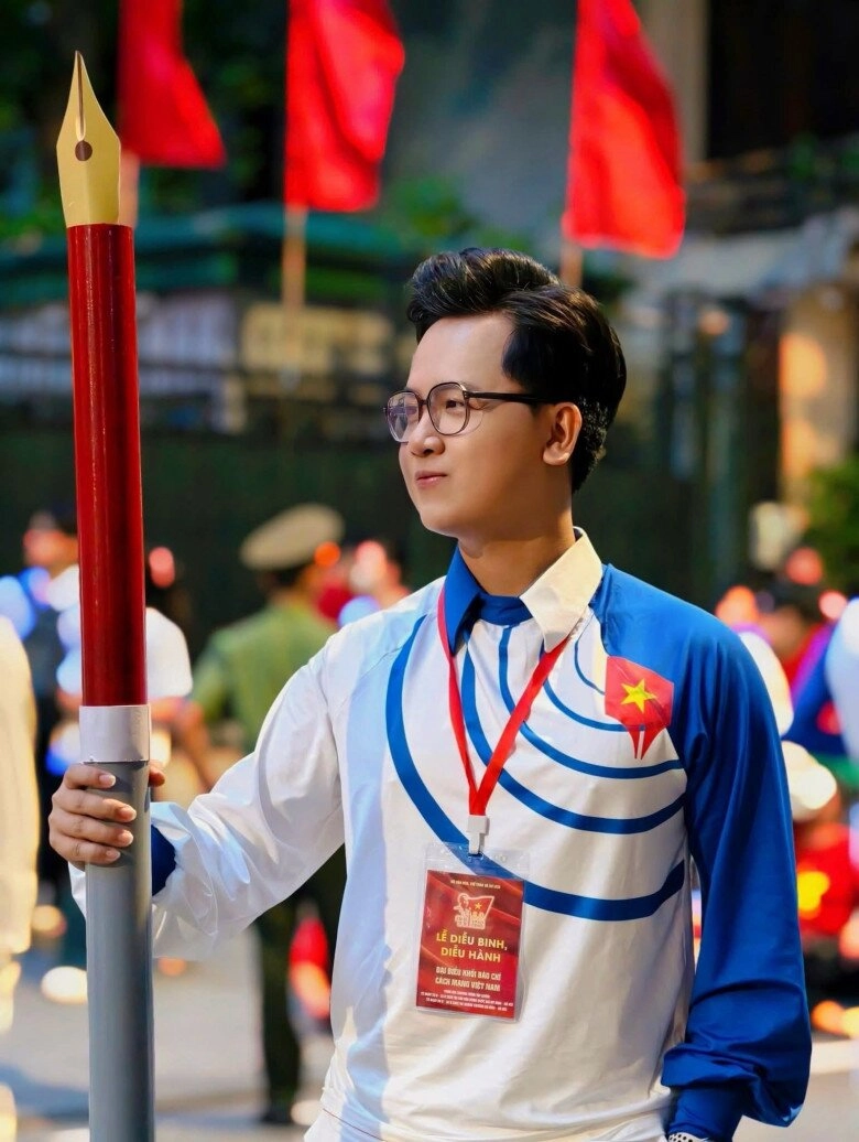 Dàn btv vtv tham gia diễu hành a80 người từng không được lên dẫn vì quá xấu người thi đỗ 2 trường đại học - 12
