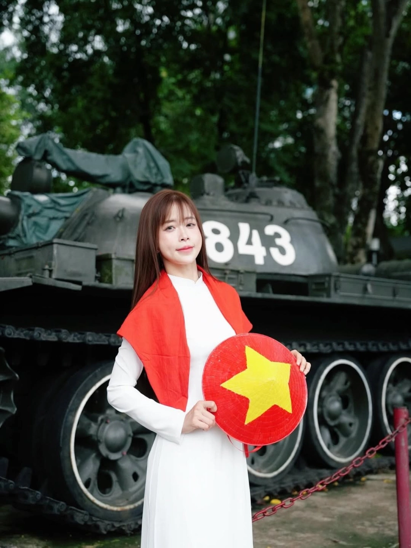 Dàn chị đẹp dịu dàng trong tà áo dài mừng đại lễ 29 - 1