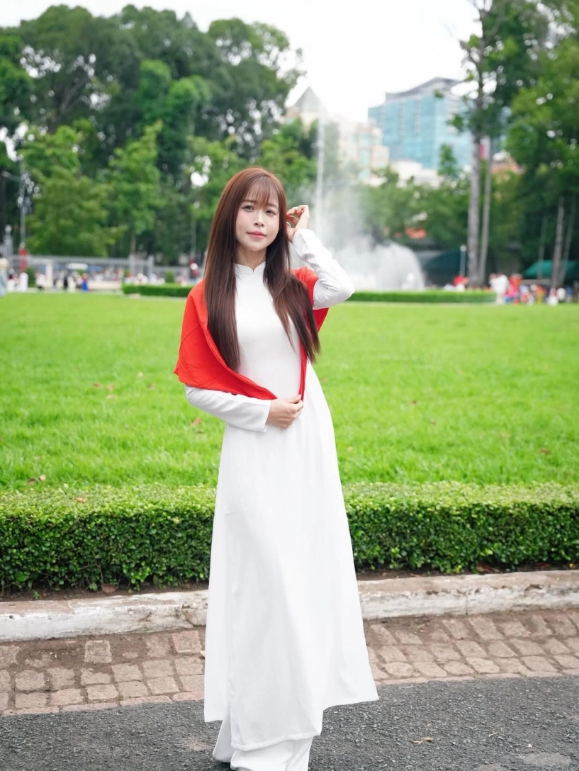 Dàn chị đẹp dịu dàng trong tà áo dài mừng đại lễ 29 - 4