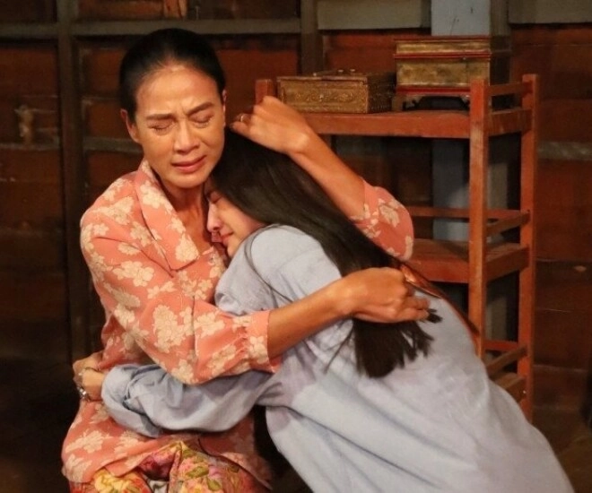 Dẫn chồng sắp cưới đến thăm mẹ chồng cũ lúc về bà cho túi gạo quê mở ra tôi bật khóc - 2