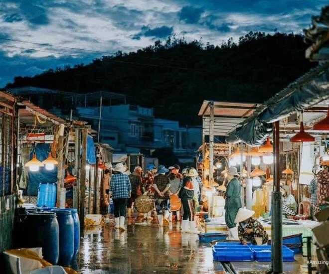 Dân địa phương mách bạn khu chợ bán hải sản cực rẻ ở nha trang đảm bảo tươi ngon vừa đánh bắt từ biển lên - 1
