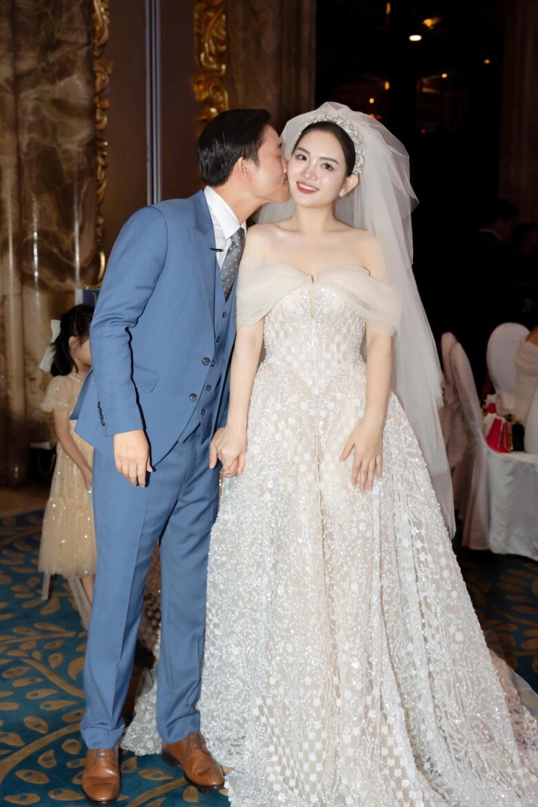 Dàn hậu việt lấy chồng hơn chục tuổi ông xã khánh vân là nhiếp ảnh gia chị em thanh tú - ngô trà my viên mãn - 24