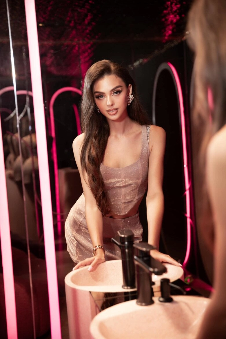 Dàn mẫu tây hot nhất vbiz an tây ước mơ có quốc tịch việt nay vướng lao lý dianka viên mãn bên bùi tiến dũng - 10