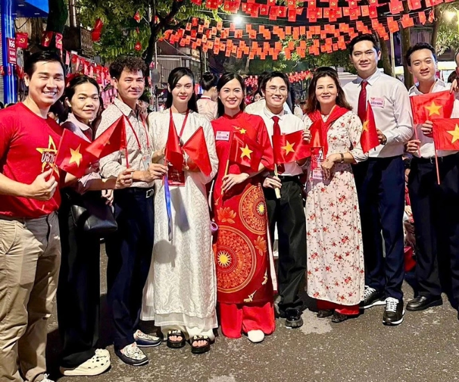 Dàn sao diễu hành sơ duyệt a80 đen vâu e thẹn đứng cạnh hoàng thùy linh dương hoàng yến đi lạc vào khối thiếu nhi - 1