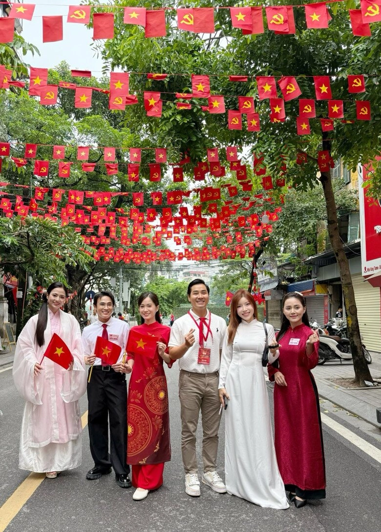 Dàn sao diễu hành sơ duyệt a80 đen vâu e thẹn đứng cạnh hoàng thùy linh dương hoàng yến đi lạc vào khối thiếu nhi - 2