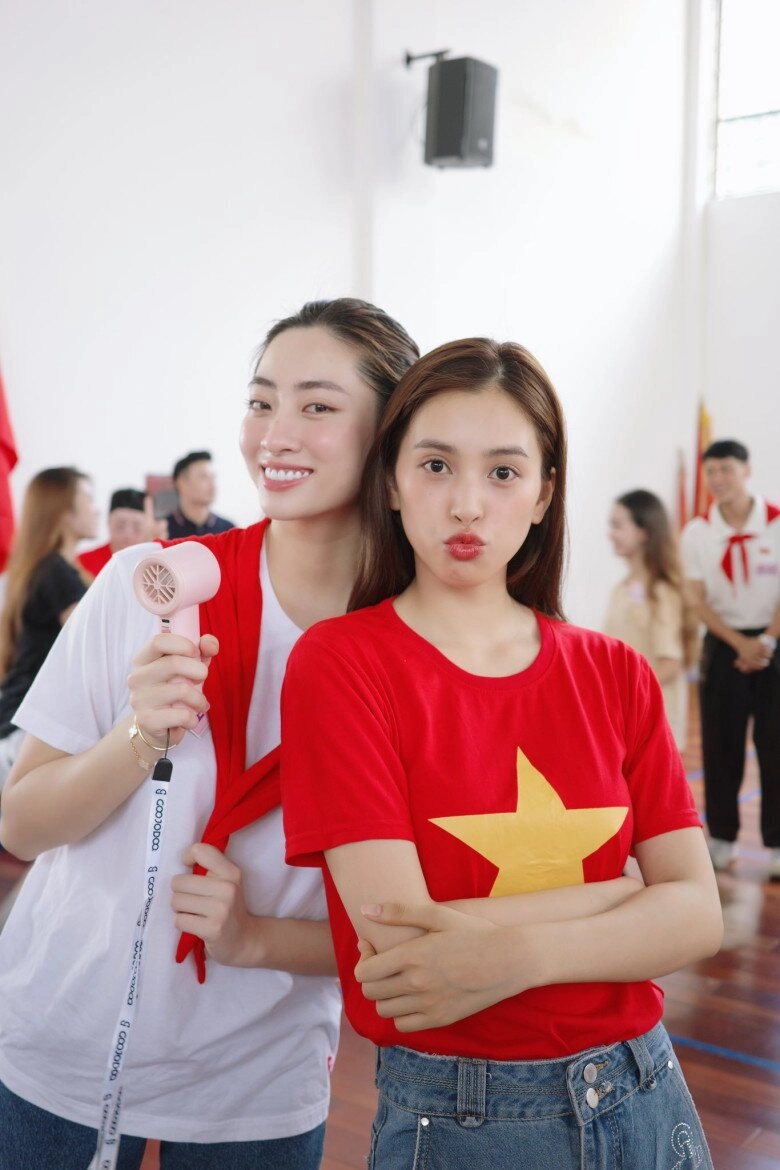 Dàn sao diễu hành sơ duyệt a80 đen vâu e thẹn đứng cạnh hoàng thùy linh dương hoàng yến đi lạc vào khối thiếu nhi - 18
