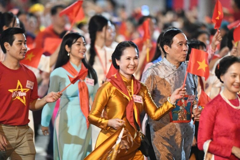 Dàn sao diễu hành sơ duyệt a80 đen vâu e thẹn đứng cạnh hoàng thùy linh dương hoàng yến đi lạc vào khối thiếu nhi - 20