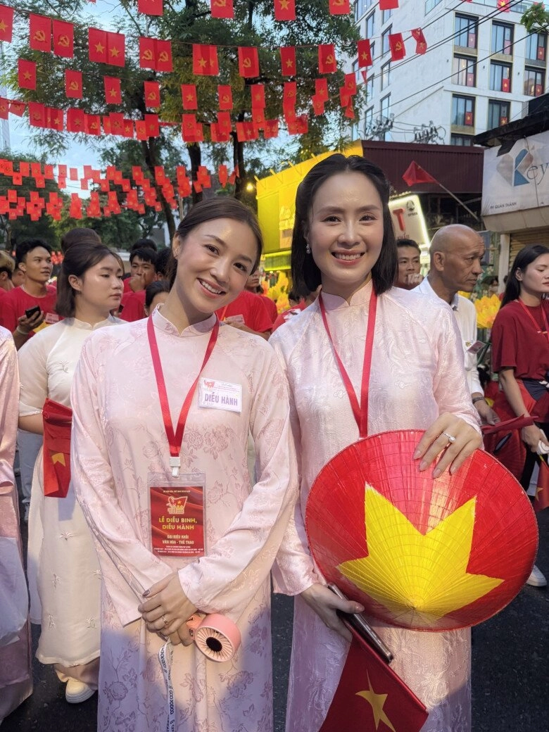 Dàn sao diễu hành sơ duyệt a80 đen vâu e thẹn đứng cạnh hoàng thùy linh dương hoàng yến đi lạc vào khối thiếu nhi - 23