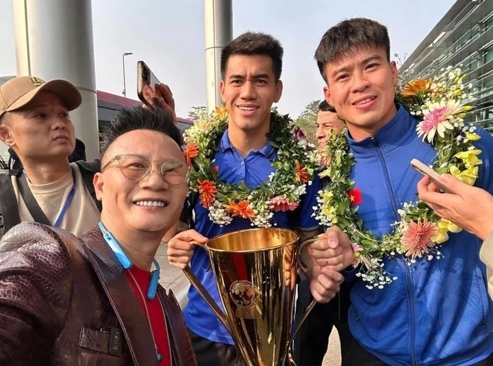 Danh hài việt hương bồi dưỡng xuân son 80 triệu đồng hứa tặng nam cầu thủ thêm món quà đặc biệt - 5