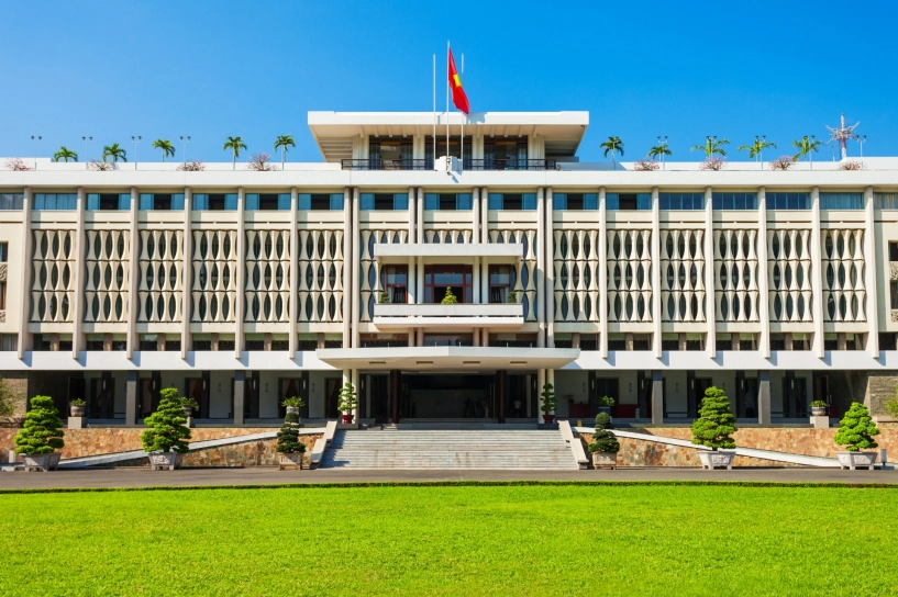 Dạo quanh quận 1 để ngắm nhìn những công trình cổ - 2