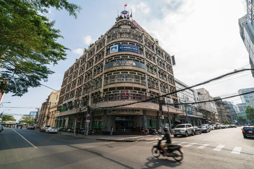 Dạo quanh quận 1 để ngắm nhìn những công trình cổ - 7