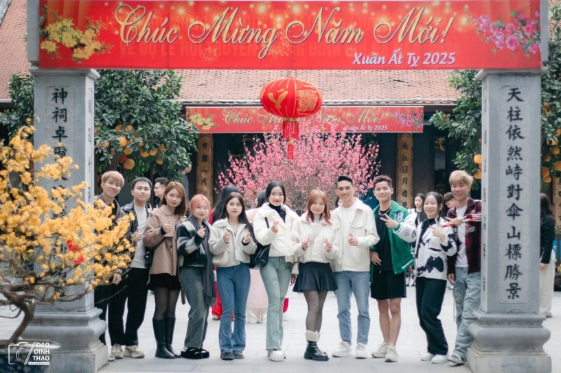 Đầu năm giới trẻ đua nhau đi chùa hà cầu duyên thoát ế - 4