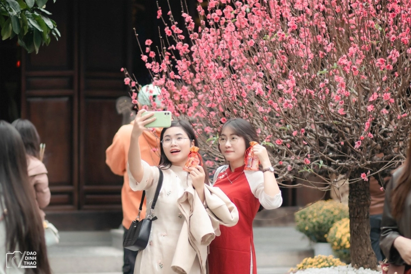 Đầu năm giới trẻ đua nhau đi chùa hà cầu duyên thoát ế - 6