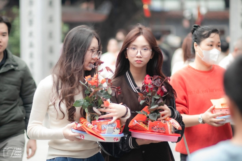 Đầu năm giới trẻ đua nhau đi chùa hà cầu duyên thoát ế - 7