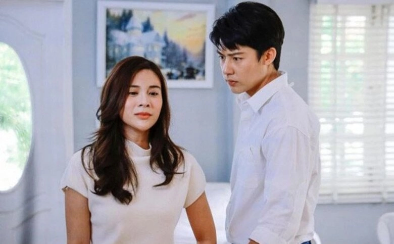 Đêm tân hôn tôi giật mình tỉnh dậy thấy vợ đang ngồi bên cạnh chiếc túi đen với vẻ mặt mãn nguyện - 2