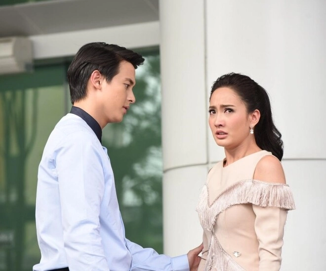 Đến chúc mừng sinh nhật mẹ tôi chồng cũ đưa một tấm thẻ ngân hàng kiểm tra số dư tôi bật khóc - 2